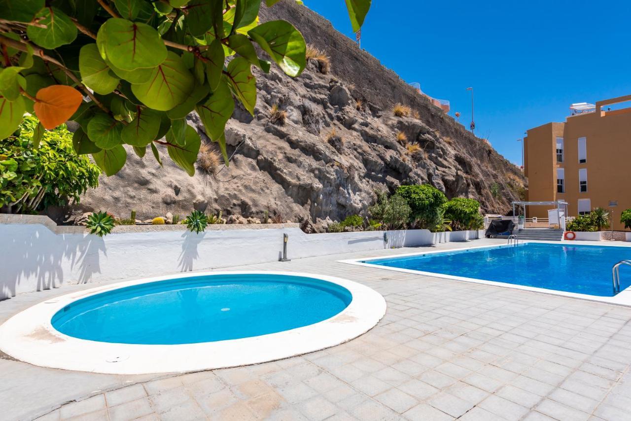 Beachfront Triplex With Swimming Pool & Parking Apartment