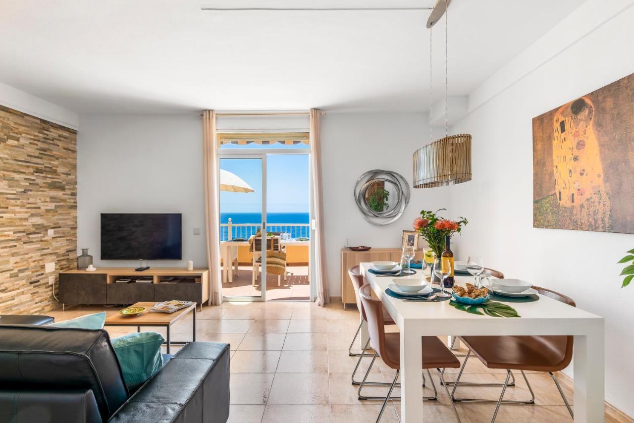 Apartment Beachfront Triplex With Swimming Pool & Parking