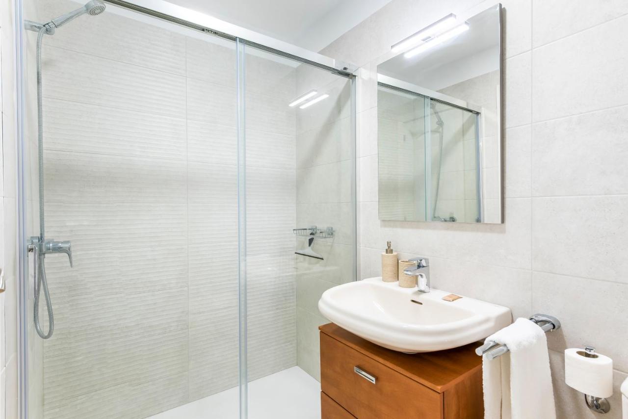 Apartment Beachfront Triplex With Swimming Pool & Parking