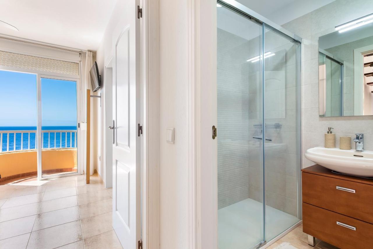 Beachfront Triplex With Swimming Pool & Parking *