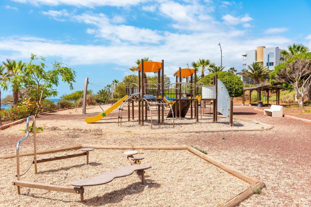 Beachfront Triplex With Swimming Pool & Parking *