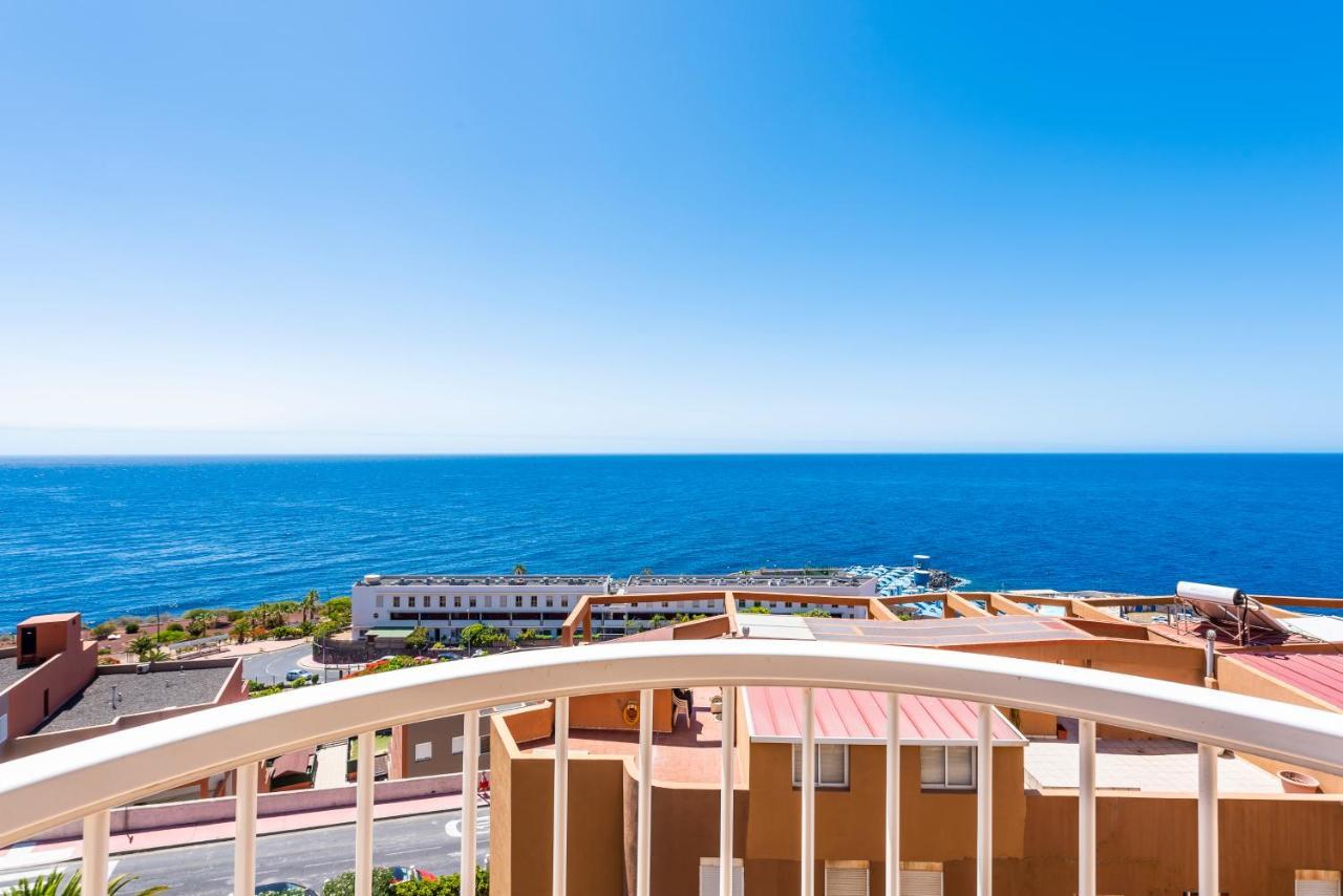 Beachfront Triplex With Swimming Pool & Parking *