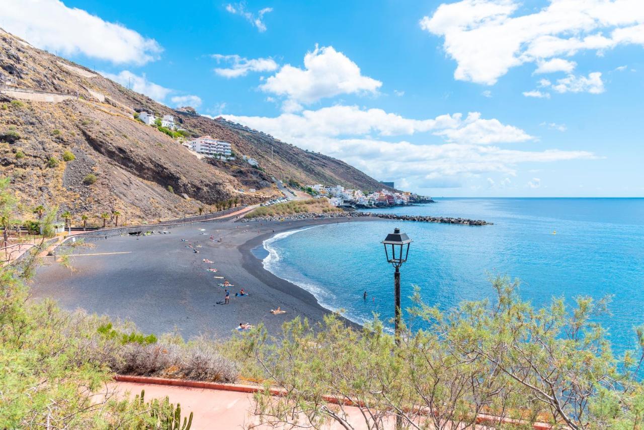 Beachfront Triplex With Swimming Pool & Parking *
