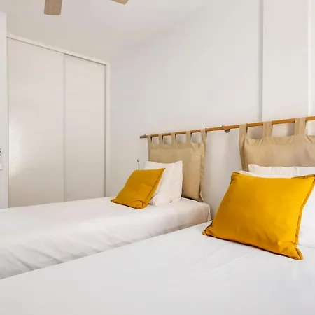 Beachfront Triplex With Swimming Pool & Parking Radazul Exterior photo