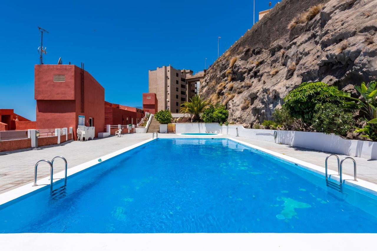 Beachfront Triplex With Swimming Pool & Parking *